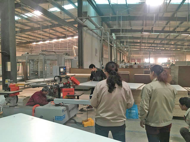 On site use of curve edge banding machine